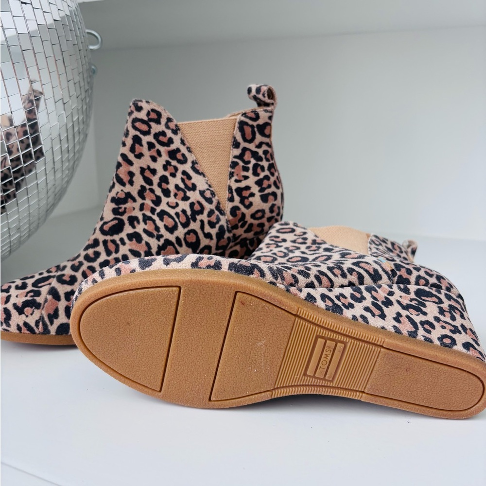 NWT TOMS Kelsey Leopard suede wedge booties - Picture 4 of 5